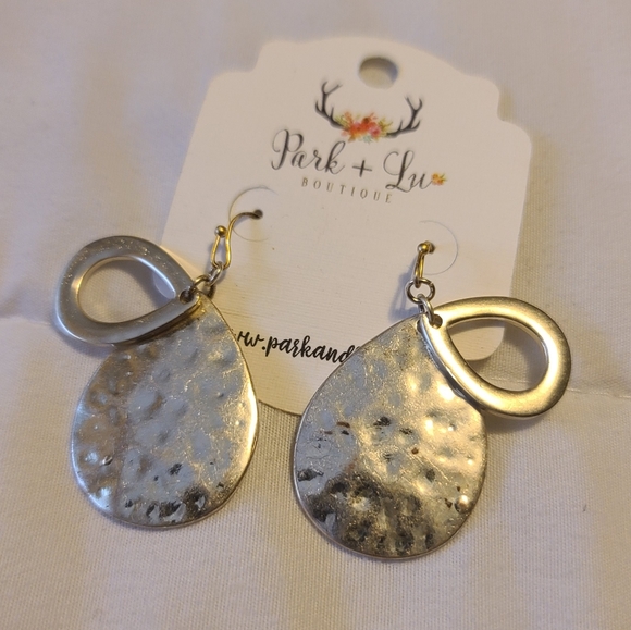 Silver layered earrings - Picture 2 of 3